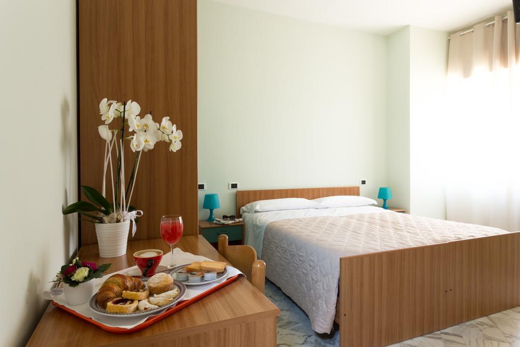 Roma Hotel ปีเนโต ภายนอก รูปภาพ