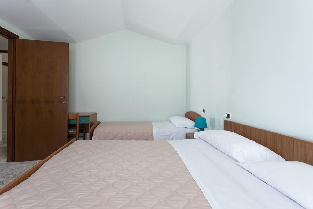 Roma Hotel ปีเนโต ภายนอก รูปภาพ