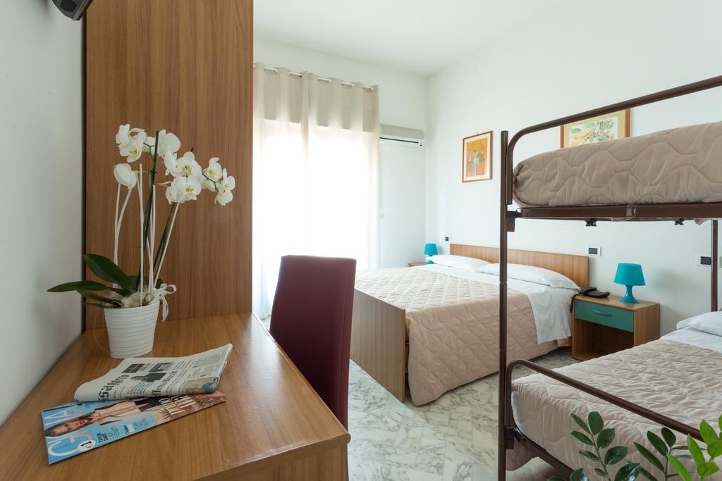 Roma Hotel ปีเนโต ภายนอก รูปภาพ