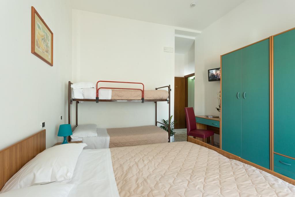Roma Hotel ปีเนโต ภายนอก รูปภาพ