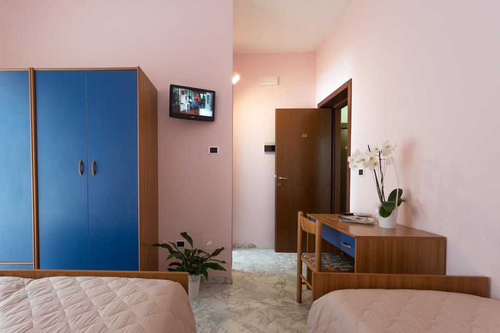 Roma Hotel ปีเนโต ภายนอก รูปภาพ