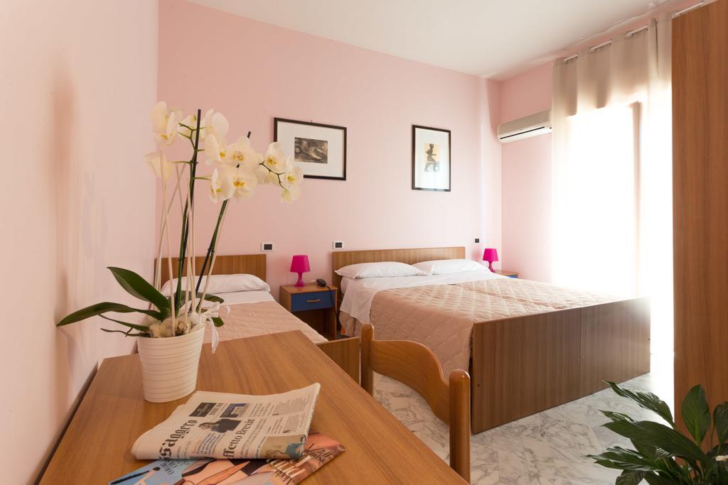 Roma Hotel ปีเนโต ภายนอก รูปภาพ