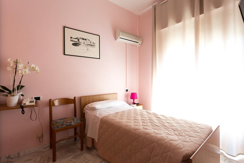 Roma Hotel ปีเนโต ภายนอก รูปภาพ