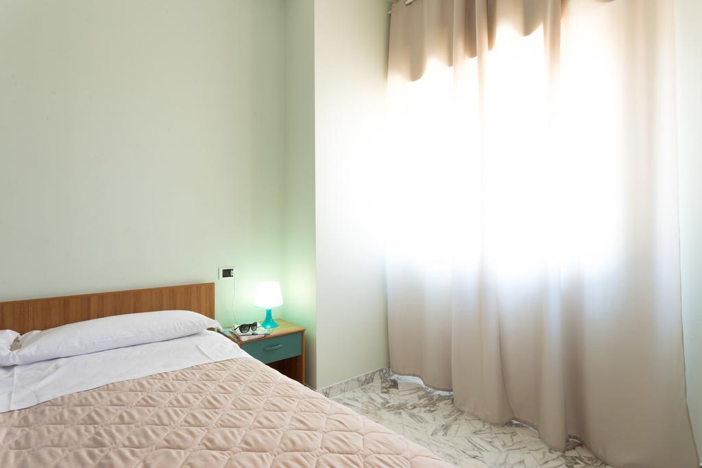 Roma Hotel ปีเนโต ภายนอก รูปภาพ
