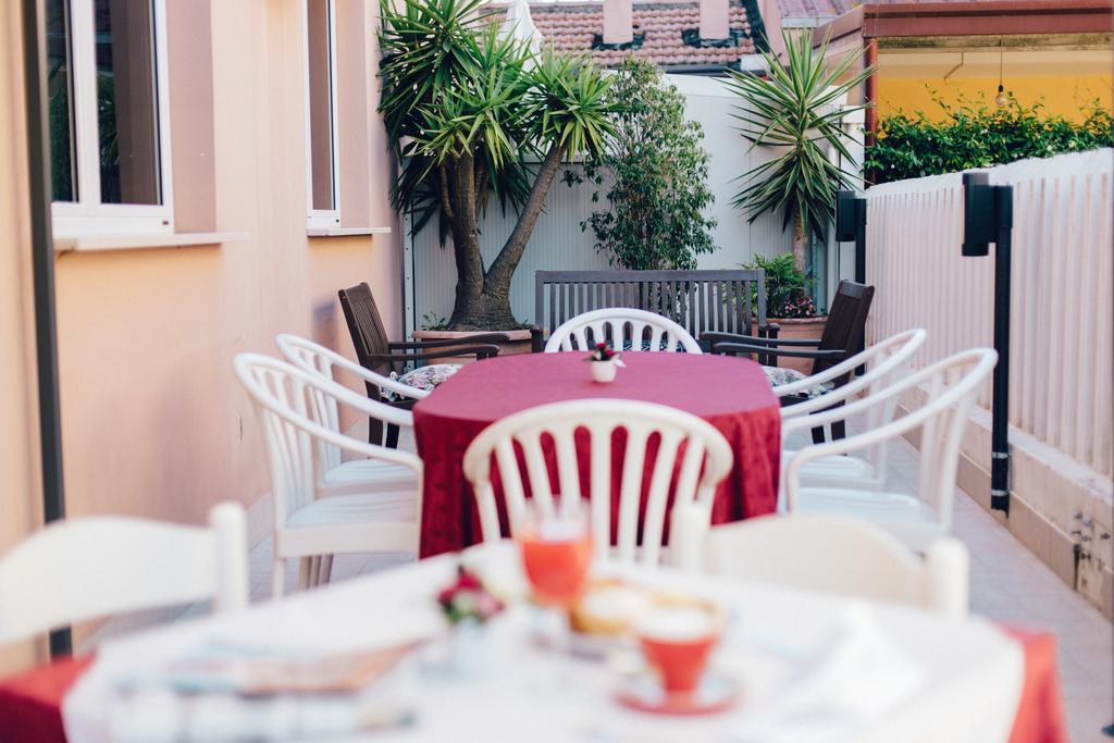 Roma Hotel ปีเนโต ภายนอก รูปภาพ