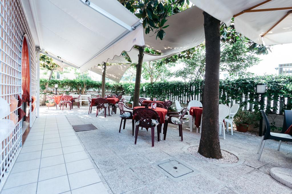 Roma Hotel ปีเนโต ภายนอก รูปภาพ