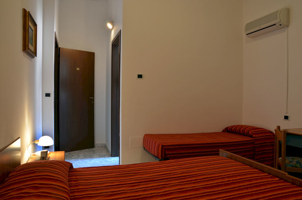 Roma Hotel ปีเนโต ภายนอก รูปภาพ