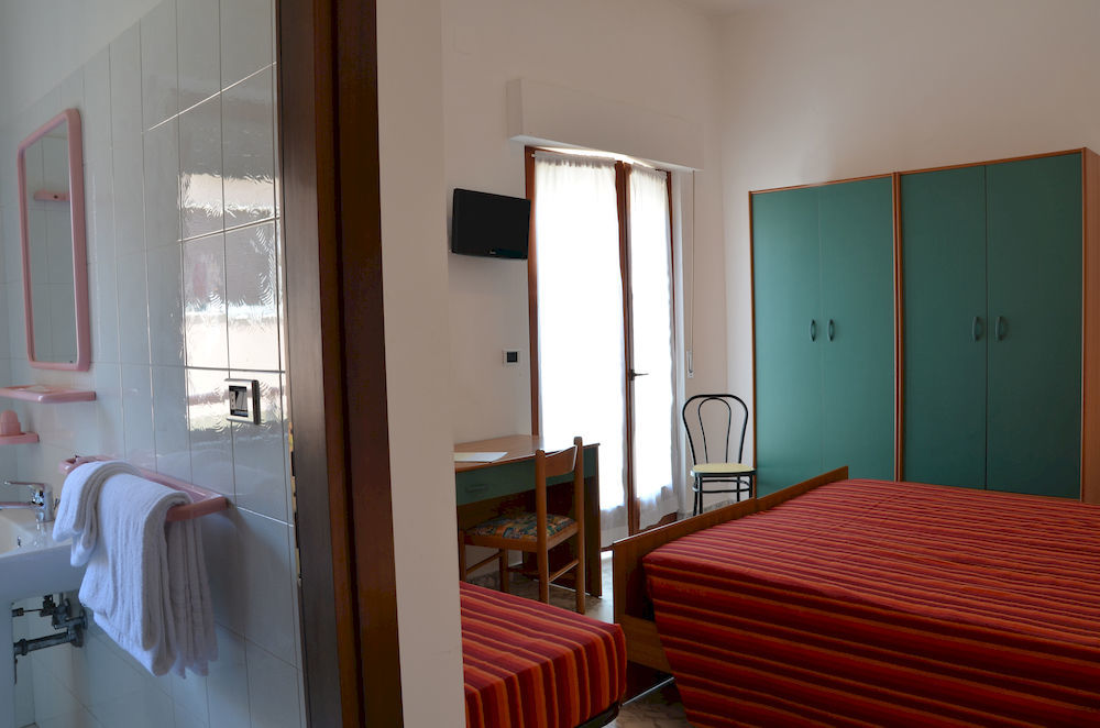 Roma Hotel ปีเนโต ภายนอก รูปภาพ